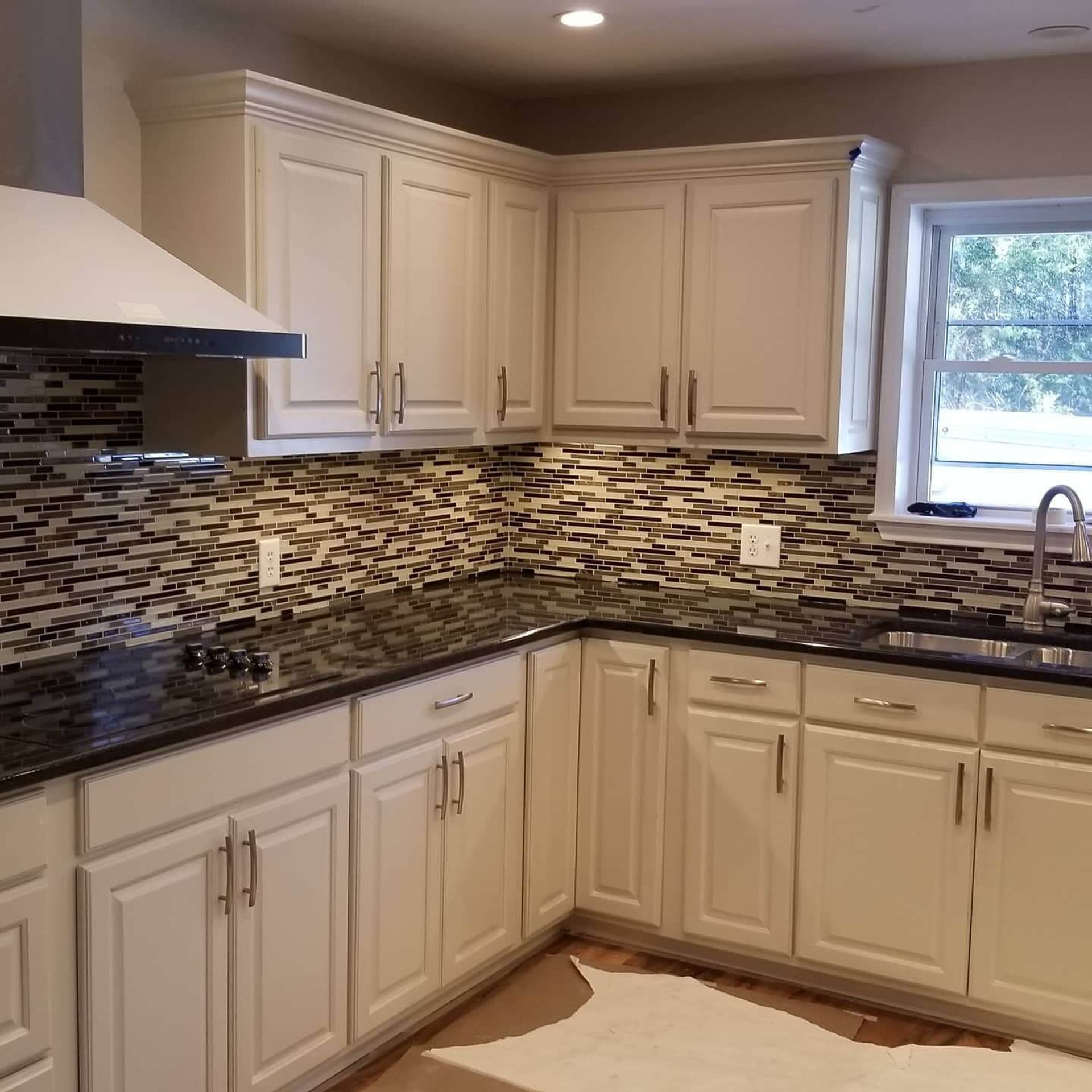 custom kitchen cabinets and backsplash